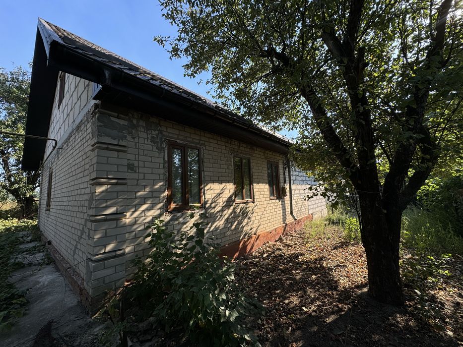 Будинок під відновленя