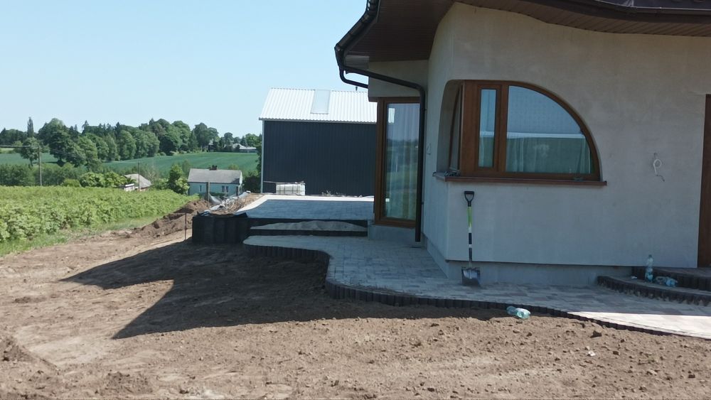 Układanie kostki brukowej i montaż ogrodzeń