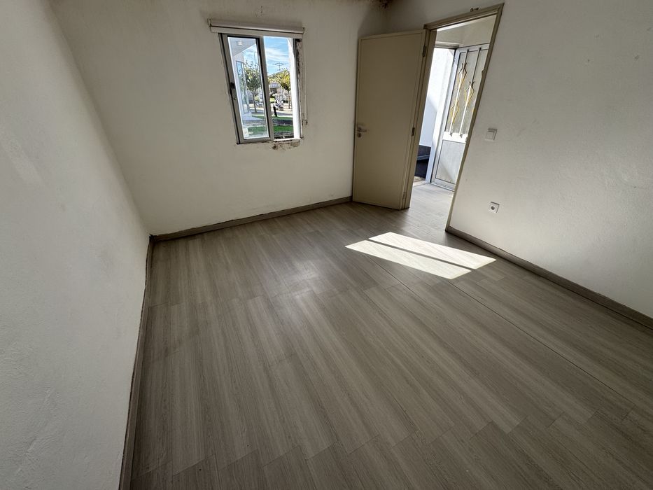 Arrenda-se Apartamento t1 centro da Mamarrosa