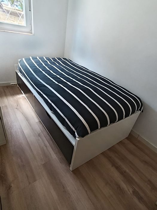 Cama com gavetas