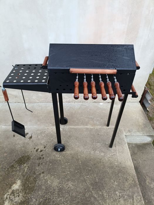 Мангалм 4мм гриль барбекю на колесах на 11 шампурів