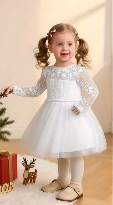 Нарядна біла сукня на красуню 2-3 роки з м'яким мереживом