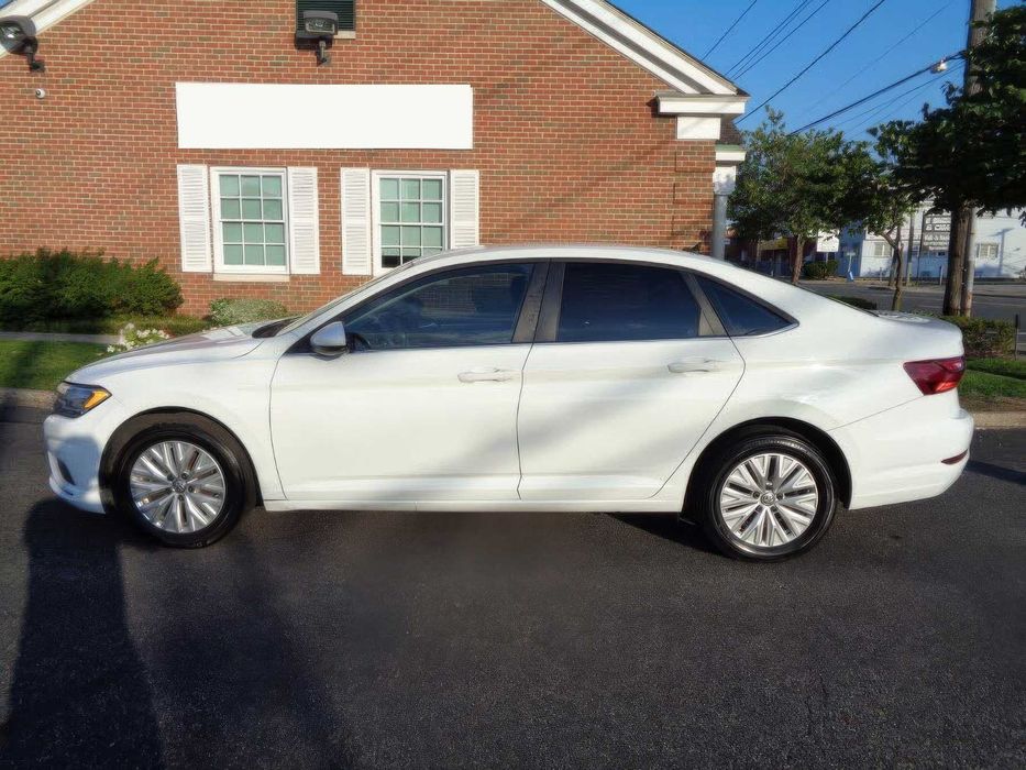 Volkswagen Jetta      2018