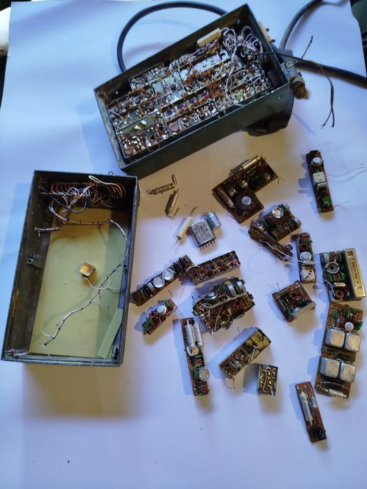 Продам радіо деталі, рація.