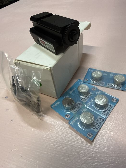 Laserowy przyrzad celowniczy , Laser