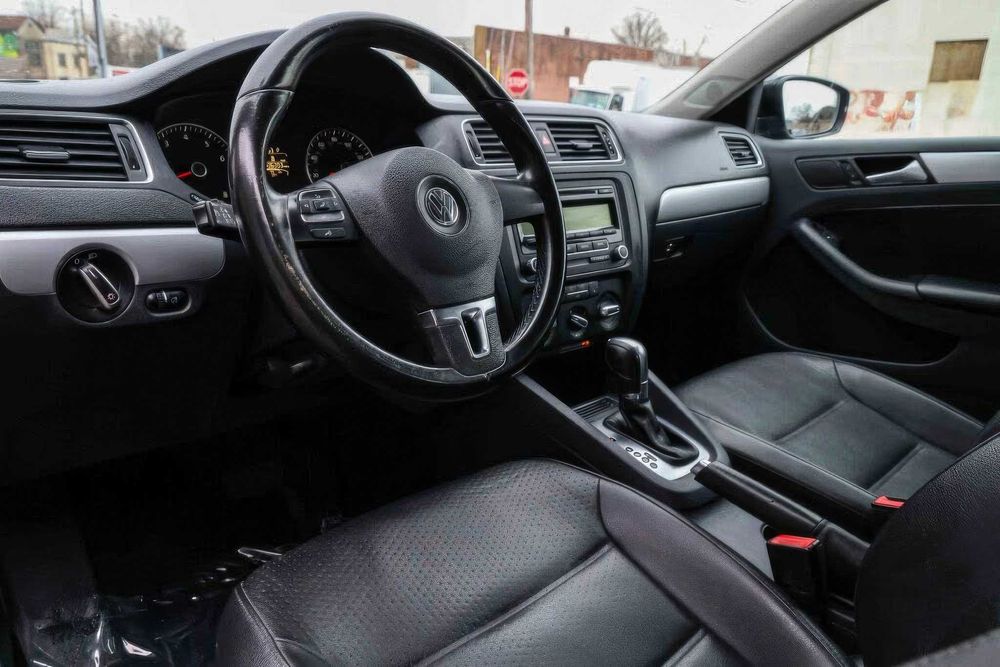 Volkswagen Jetta      2013