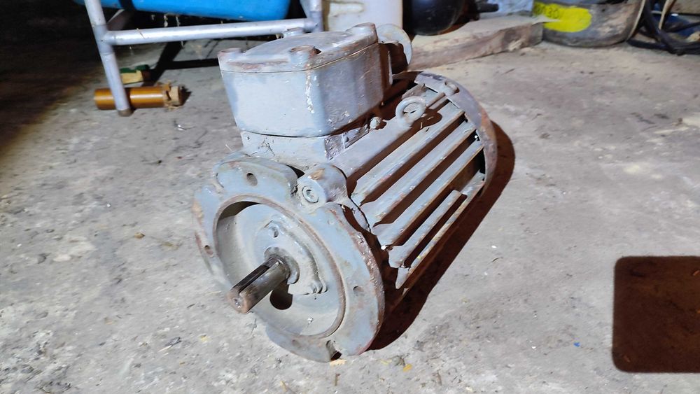 Silnik 1.5 kw 705 obr/min kolnierzowy wolnoobrotowy