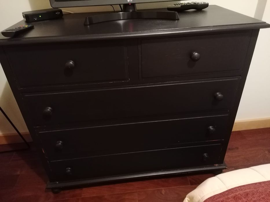 Cómoda em Pinho Maciço