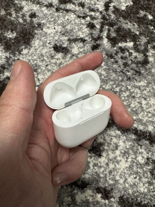 Оригінальний кейс Airpods 4
