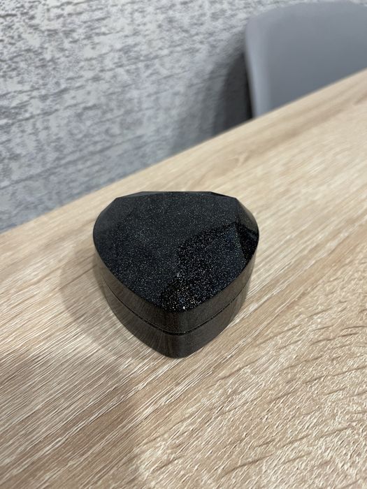 Скринька коробка футляр для кільця чи сережок