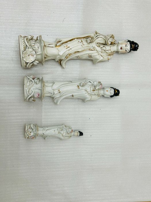 Conjunto de 4 bonecas asiáticas a 2,50 cada