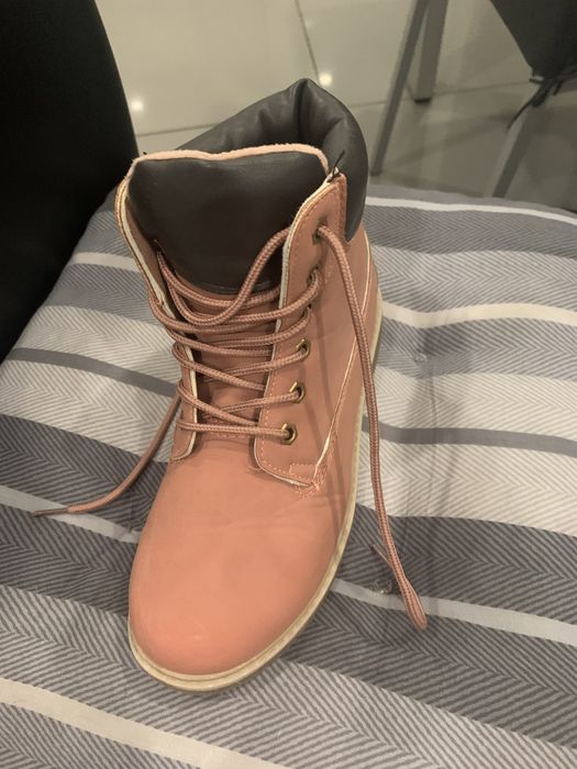 Bota de menina cor-de-rosa