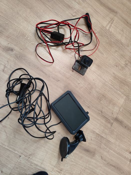 Bezprzewodowa kamera cofania z wyświetlaczem