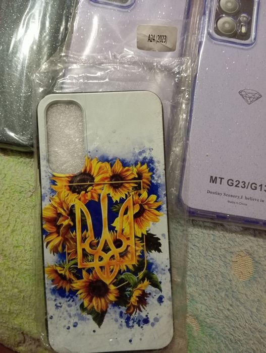 Мега лот чехлов -книжка и бамперов на разные модели телефона.