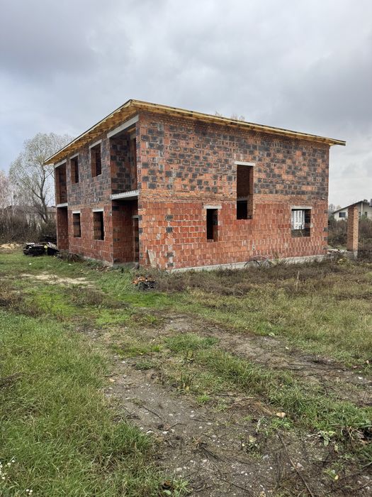 Продаж 2 дуплексів на ділянці 14 соток ! Центр. комунікаціі, асфальт!