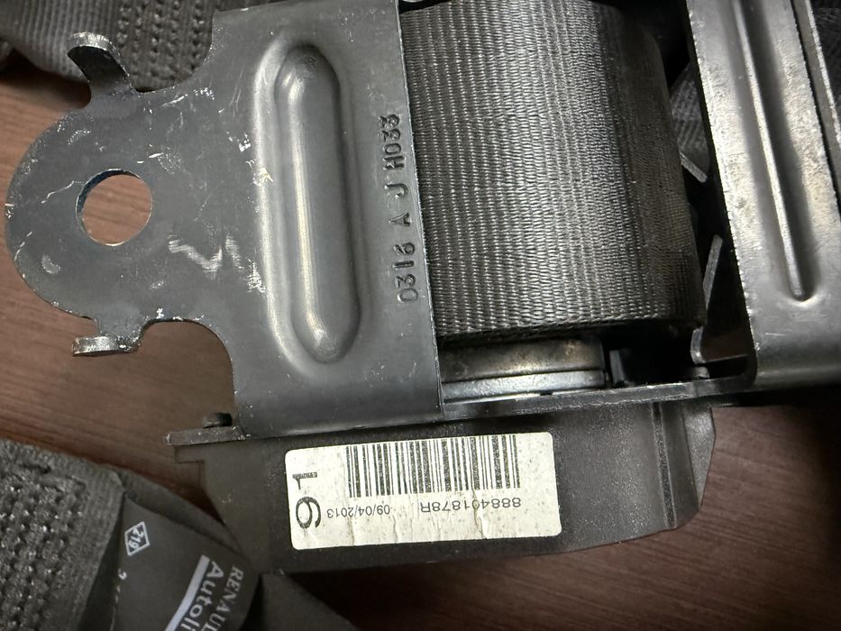 Ремені безпеки на Reno Clio