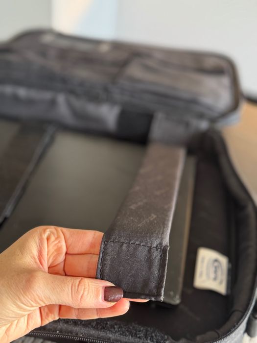 Ідеальний стан Сумка для ноутбуку чорна супер містка і надійна