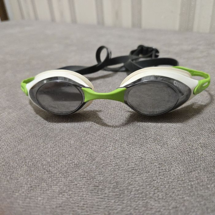 Arena cobra окуляри для плавання.  Гарний стан , вживанні