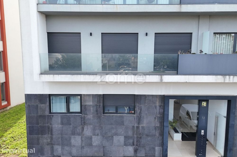 Apartamento T3 com lugar de garagem e varanda em S. Vitor.