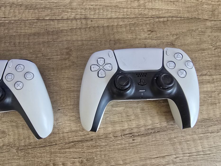Playstation 5 mais 2 comandos e alguns jogos