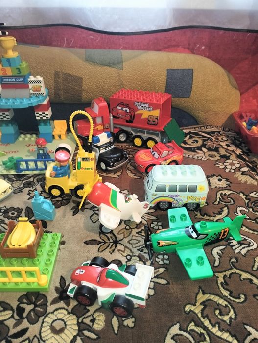 Колекційний набір Lego Duplo машин серії Маквін 14 шт.+пуфік контейнер