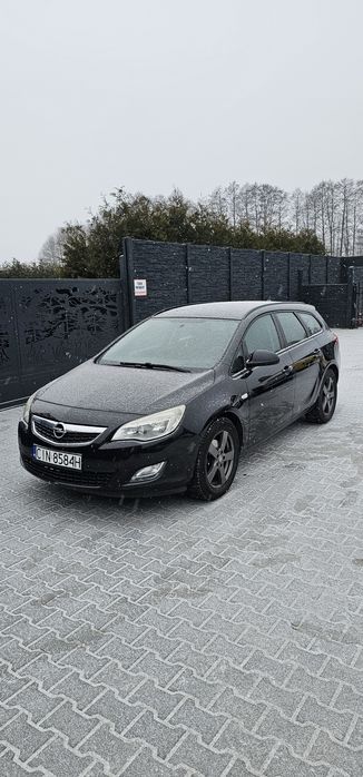 Opel Astra J 2011r 1.7D STAN Bdb Kombi Czarna Piękna Klima grzane fote