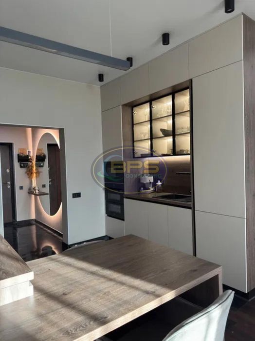 Простора квартира 67 м² у ЖК «Олімпійський» з видом на парк