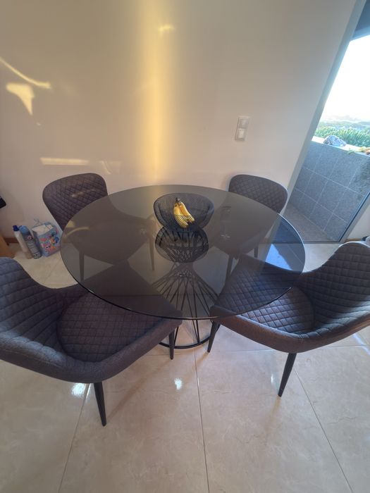 Mesa com 4 cadeiras