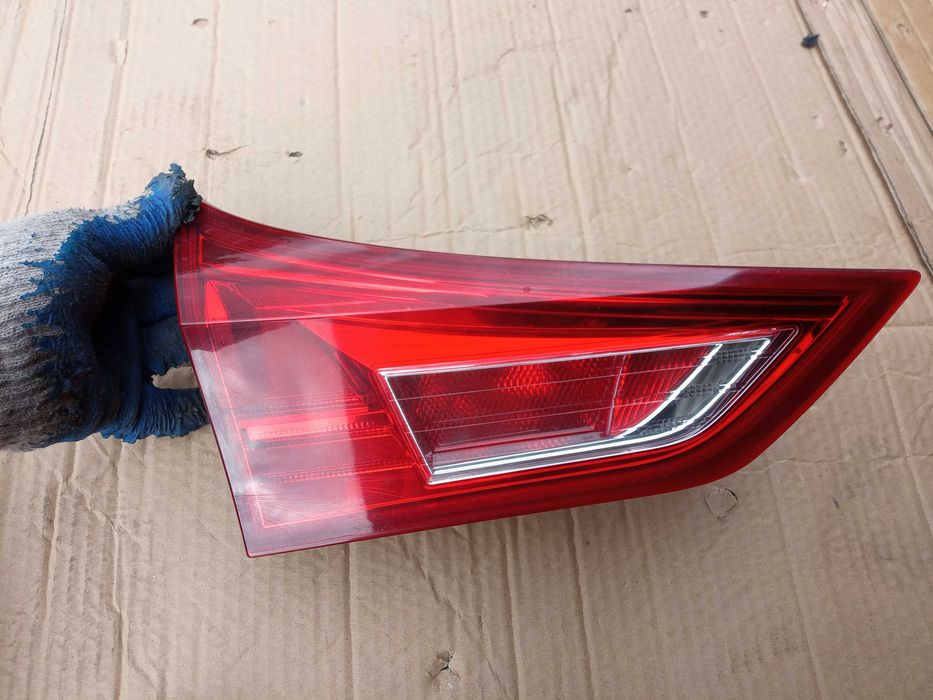 toyota AURIS E18 II 13-15 KOMBI  lampa lewa tył klapa europa
