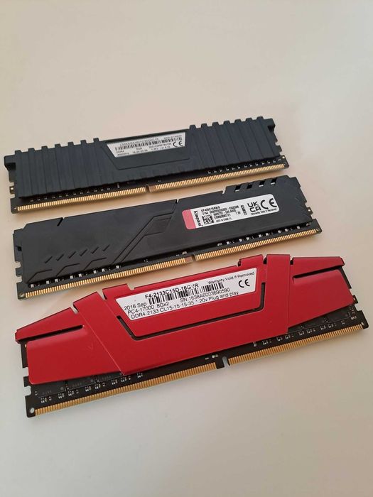 Lote de memórias DDR4 de 8GB de várias marcas