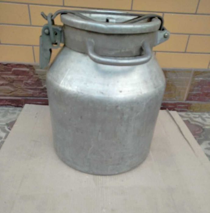 Продам бідони 25-27 л. у відмінному стані.