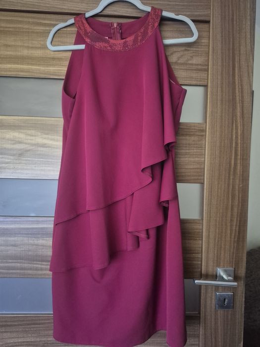 Suknia w rozmiarze 44 kolor zblizony do burgundu