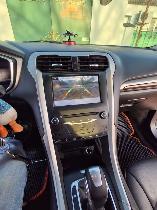 Ford fusion 2013 год.