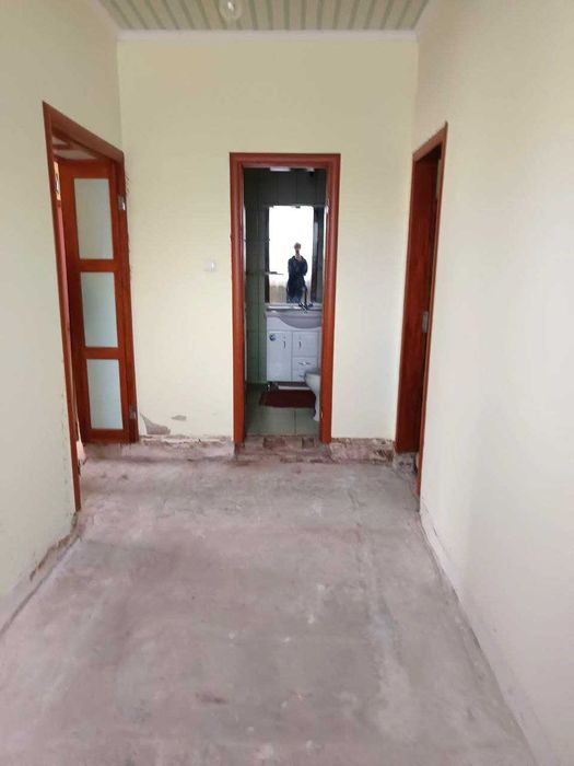 Просторий сучасний будинок з ремонтом, є-відновлення, постанова