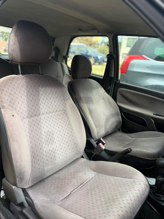 Saxo - carro em boas condições