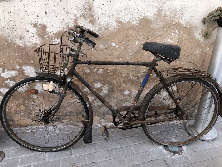 Bicicleta antiga para restauro