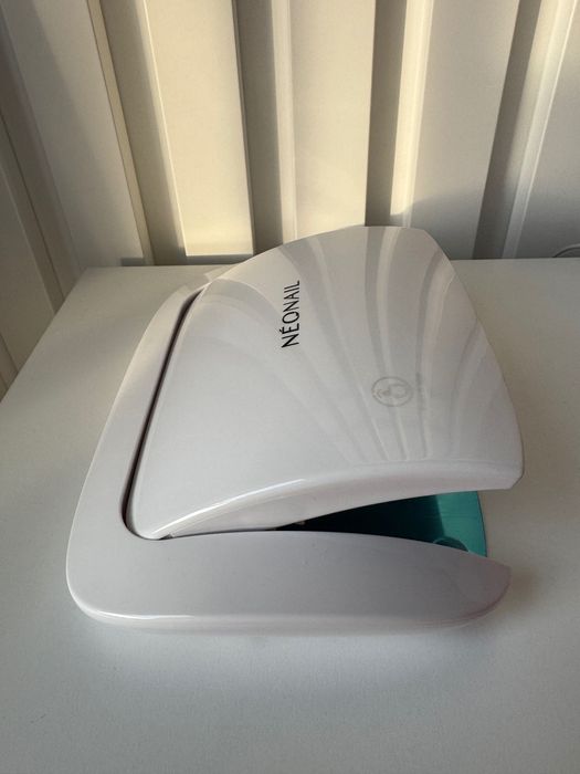 Lampa LED NeoNail Futuro Touch do manicure hybrydowego