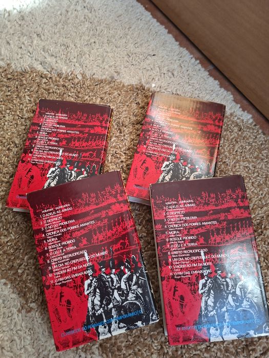 Guerra e Paz de Leon Tolstoi completo quatro volumes