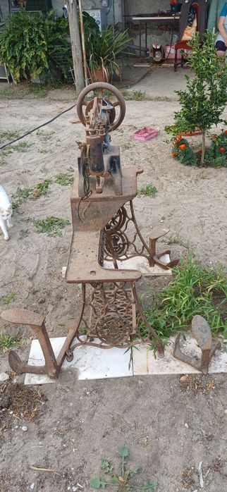 Maquina SINGER com 4 formas de calçado