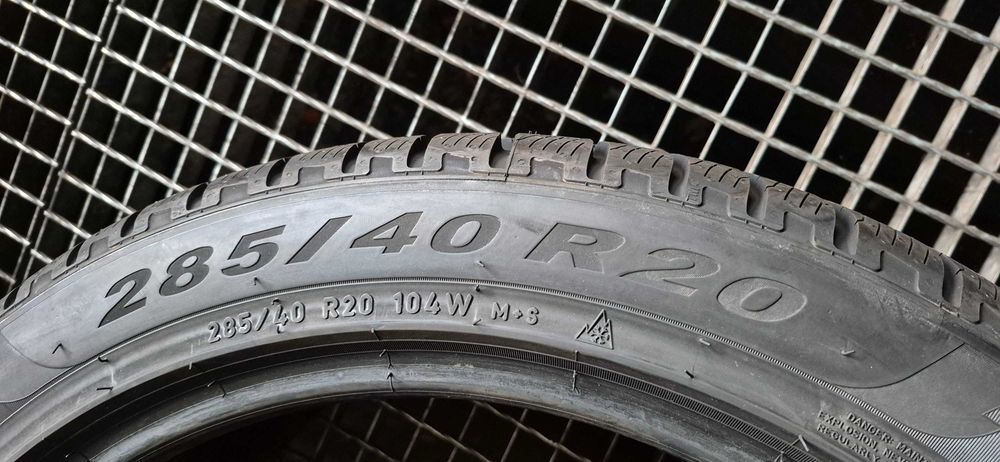 PIRELLI Winter SCORPION    285/40R20   104W.