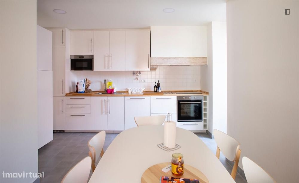 Quarto - localizado em Roma-Areeiro Lisbon