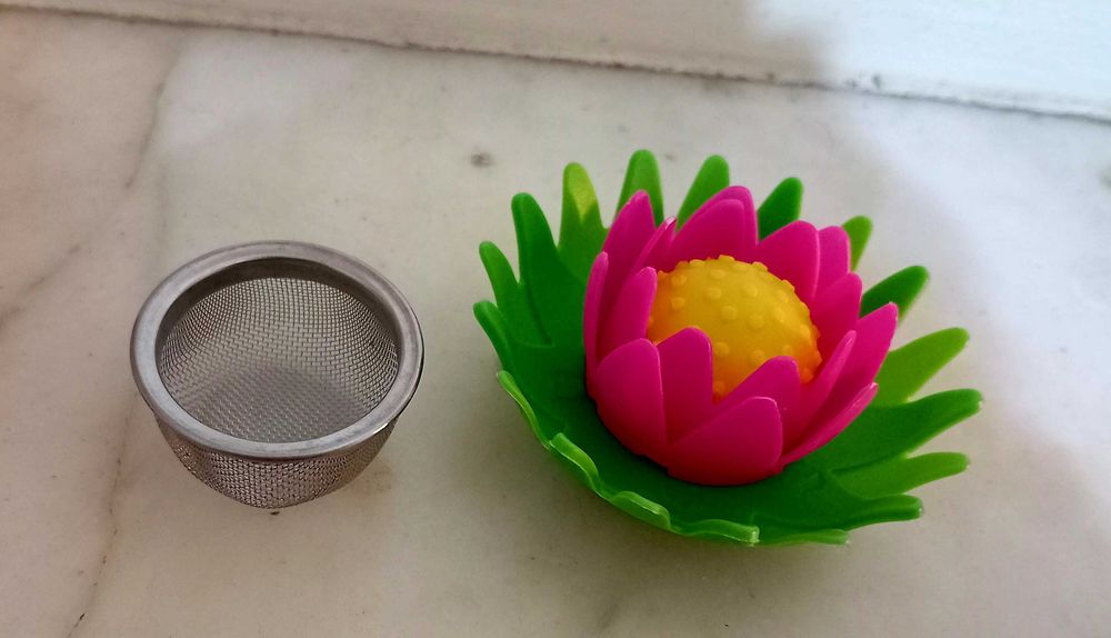 Infusor de Chá Kikkerland Flor de Lótus