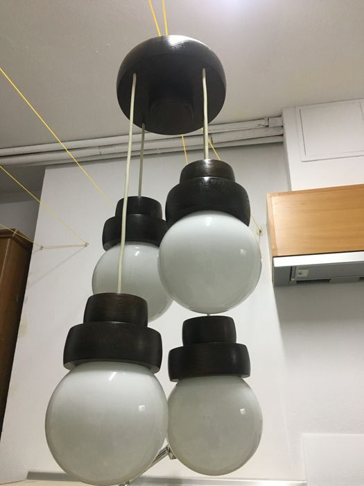 Żyrandol białe kule