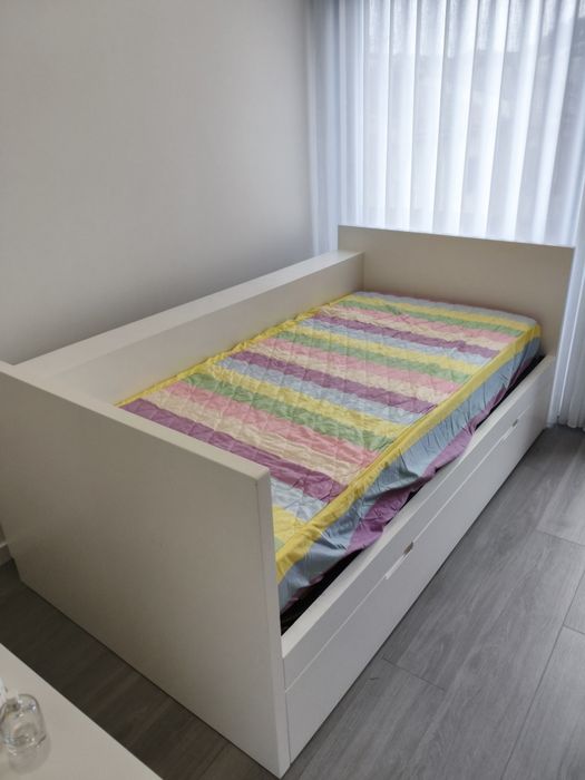 Cama de solteiro com gaveta