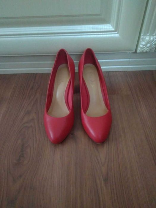 Червоні туфлі Stoalos