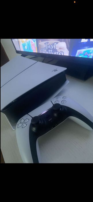 Ps5, 6 meses tem a ps5 basicamente nova, aceito dinheiro em mão, menos de 300 € não negociável