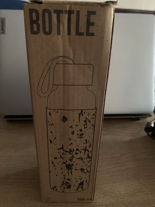 Garrafa revestida  a cortiça só 5€ NOVA