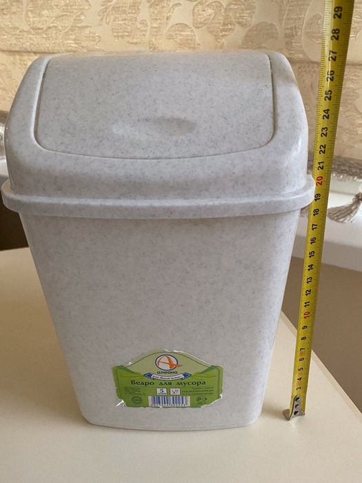 Ведро для мусора 5л новое продам!
