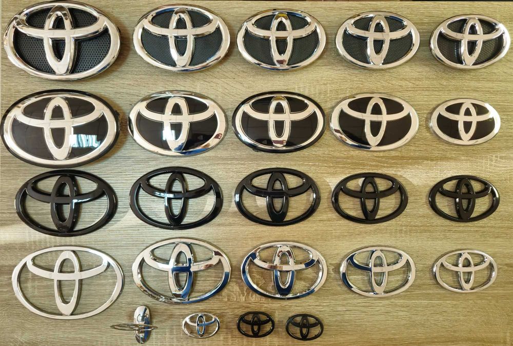 Емблема логотип значок шильдик напис Toyota передній, задній