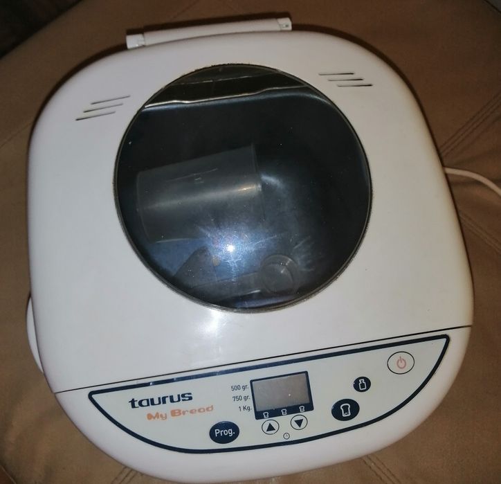Máquina de fazer pão TAURUS, funciona perfeitamente,